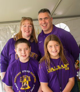 Photo of Jeffrey and Shelley Luks with their children Luks-lg.jpg